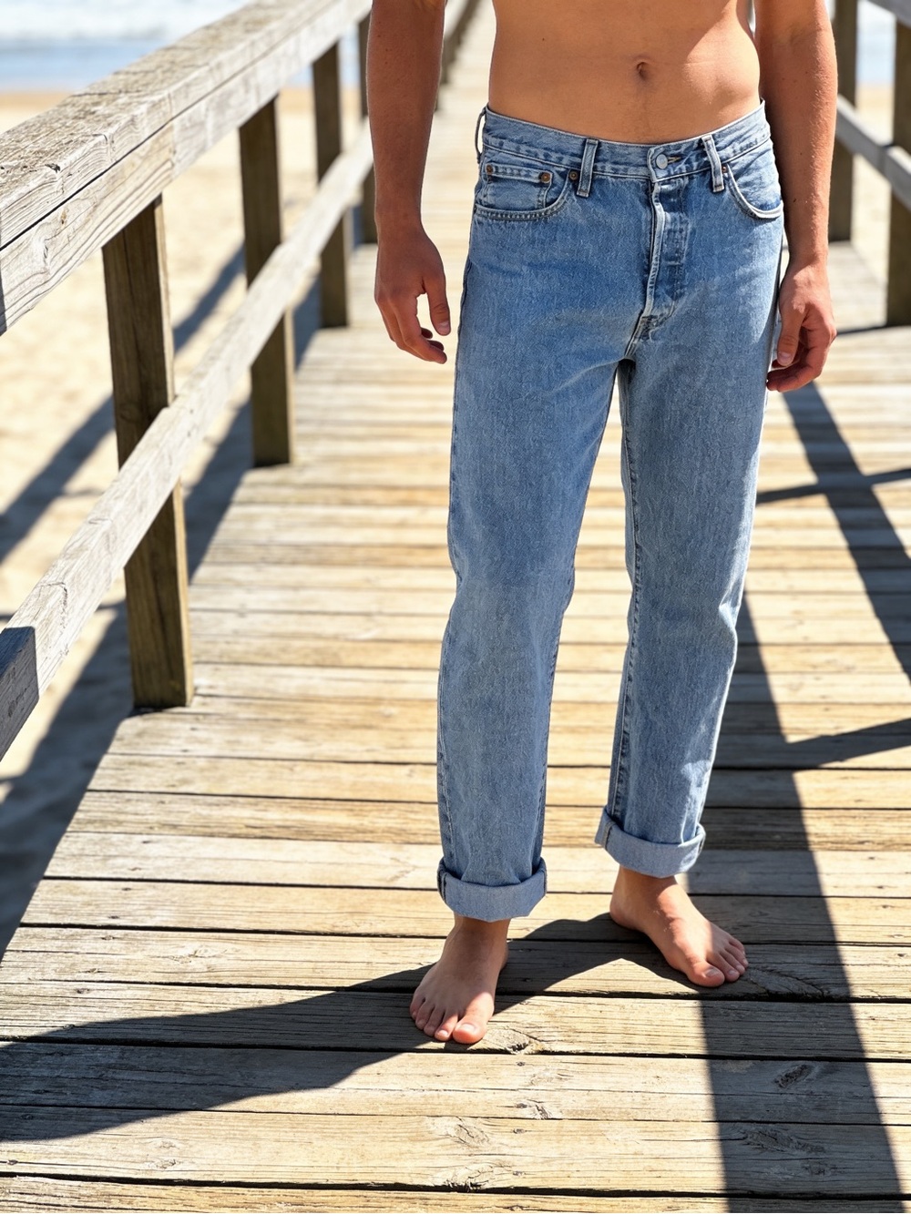 Levi's 501 Light Blue Relaxed Men’s Jeans Botton Closure, 5 Pockets